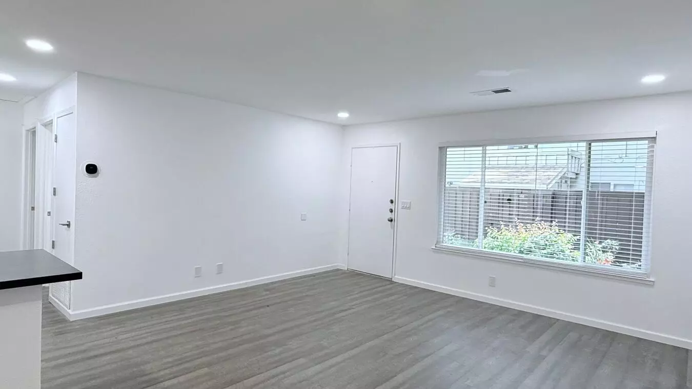 Newly Renovated---- 2bd/1ba, End Unit Th In Twin Creeks Garden, San Ramon- Available Now! photo 5