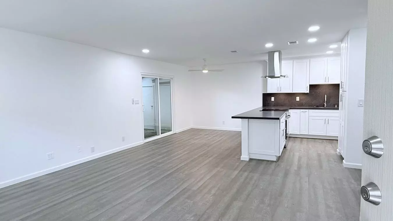 Newly Renovated---- 2bd/1ba, End Unit Th In Twin Creeks Garden, San Ramon- Available Now! photo 4
