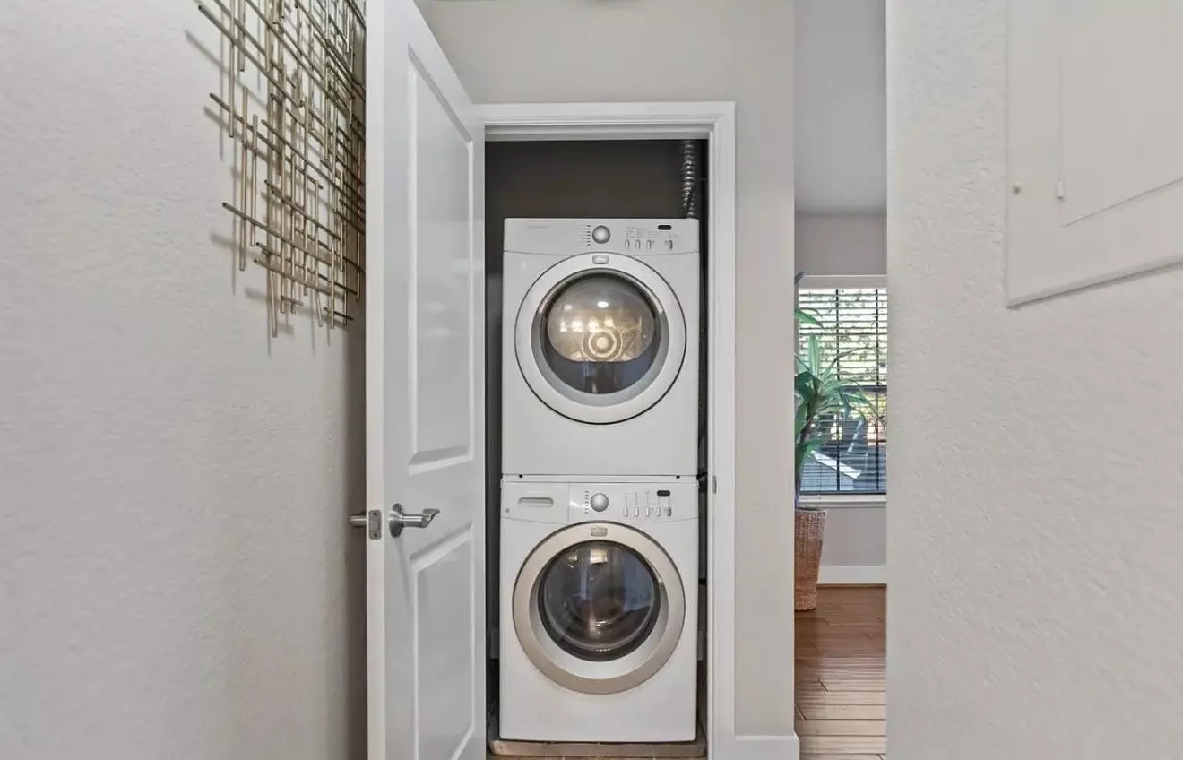 Resort Style 1 Bed/1bath Highly Desirable Canyon View Community