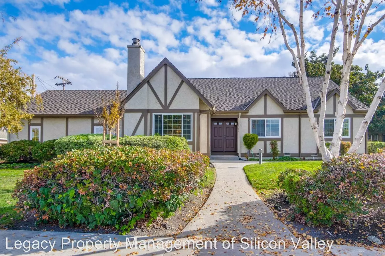1037 Las Palmas Dr photo 3