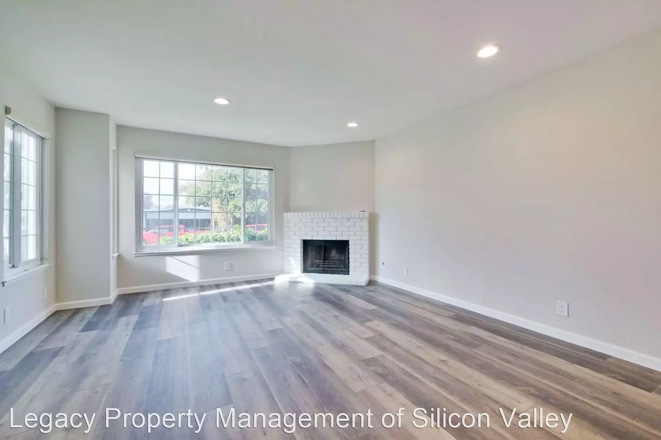 1037 Las Palmas Dr photo 5