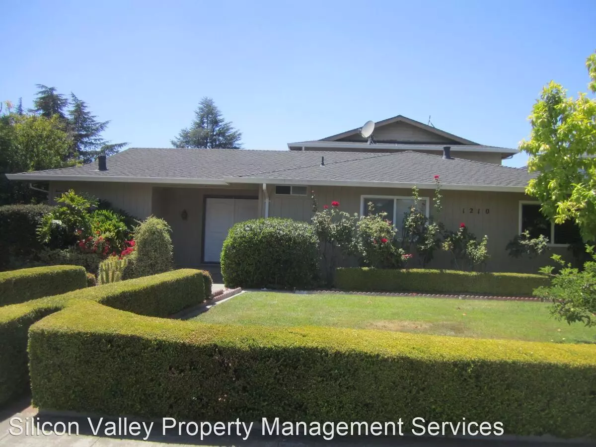 1210 Halford Ave photo 3
