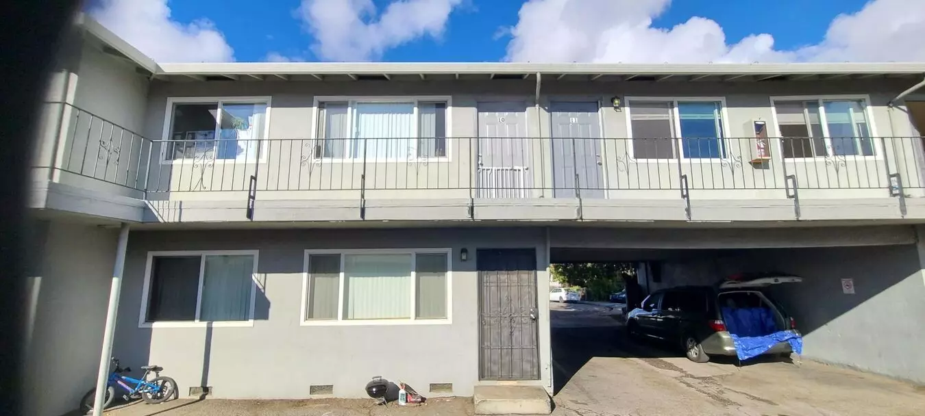 0369 - Calabazas Ct 1361 photo 2
