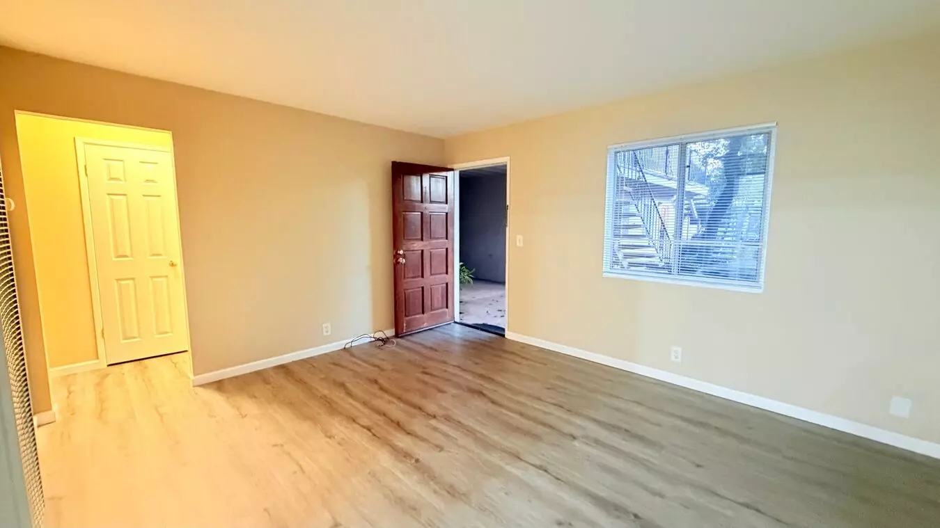 1370 Warburton Ave. photo 4