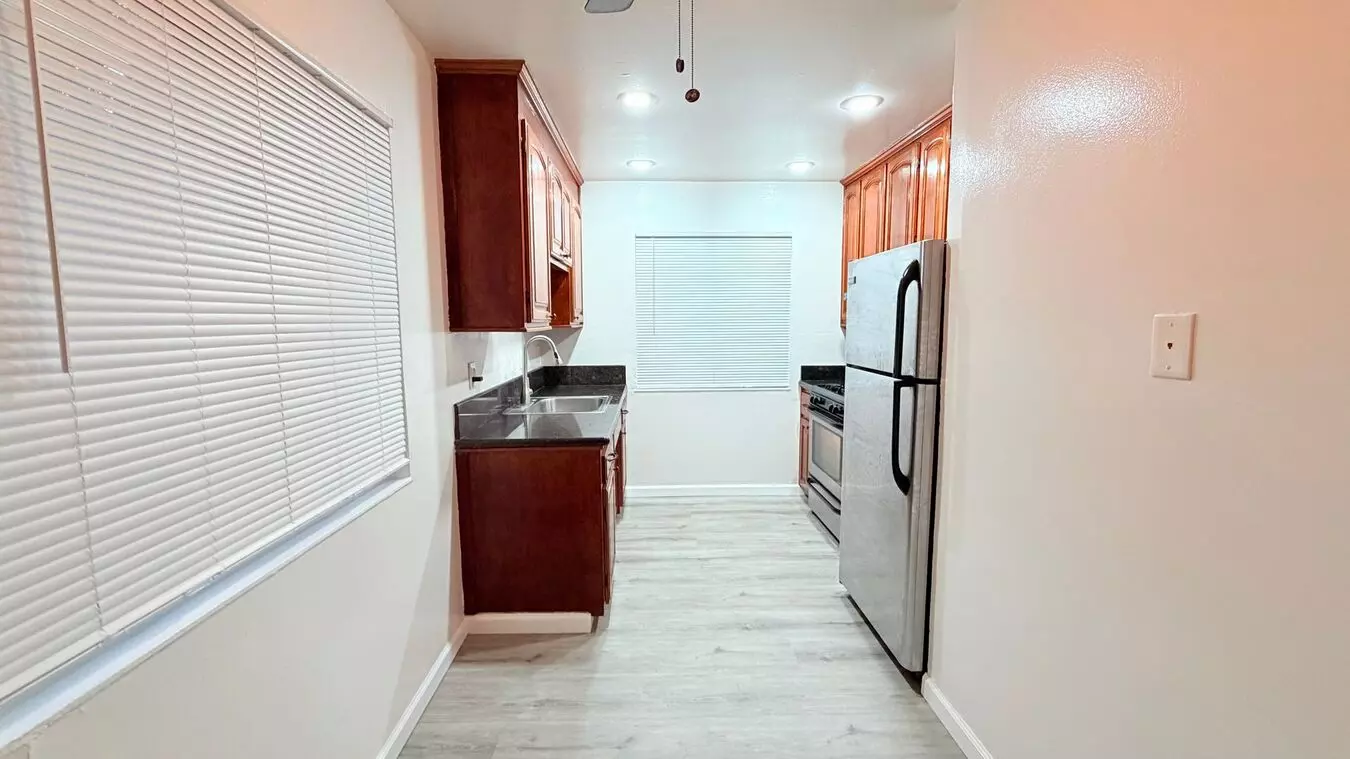 1370 Warburton Ave. photo 2