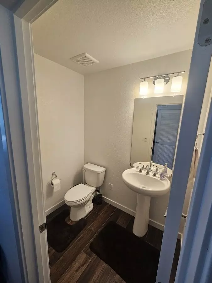 1574 Pratt Pl photo 3