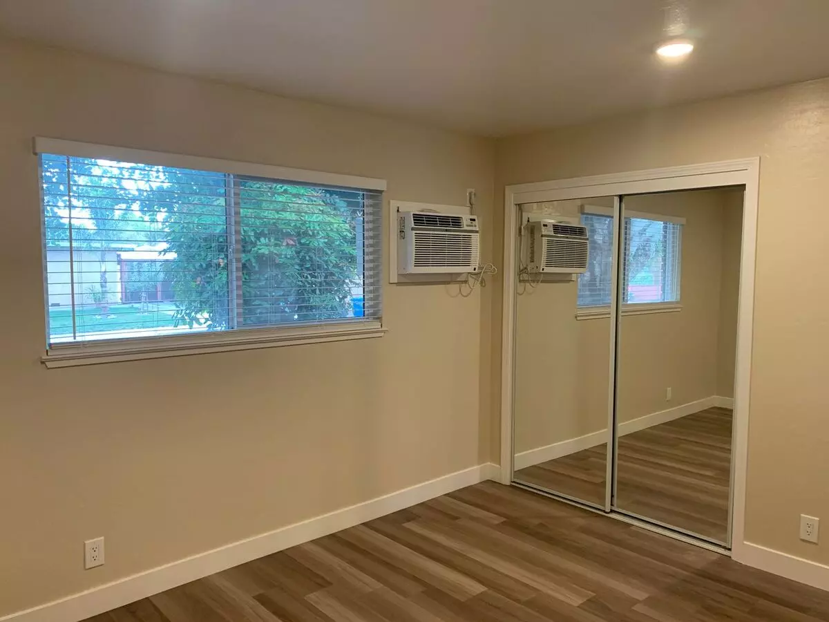 Agate Apartments photo 5