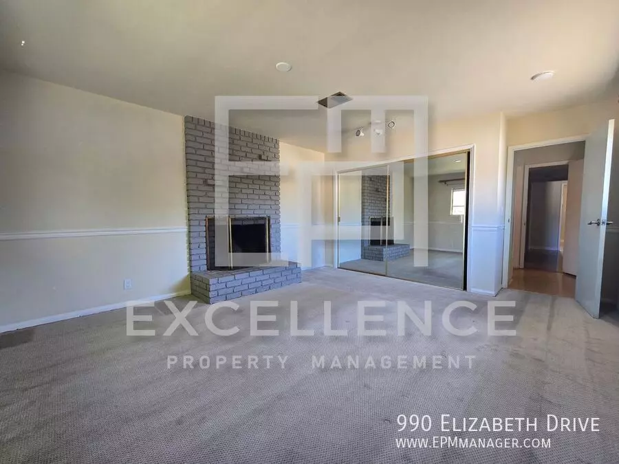 4/2 House With Yard, Hardwood Floors, Pets Negotible photo 5