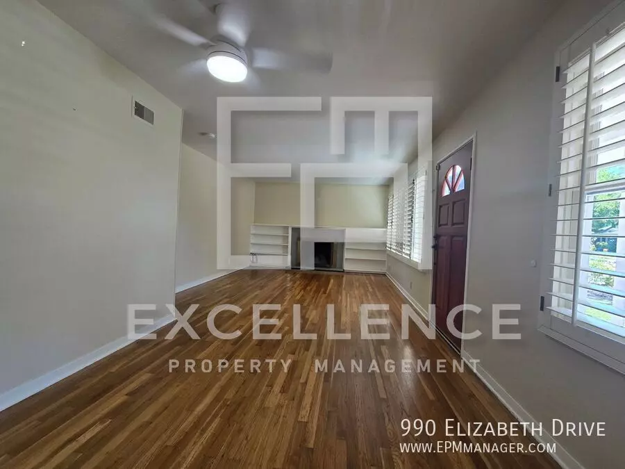 4/2 House With Yard, Hardwood Floors, Pets Negotible photo 3