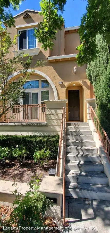 GORGEOUS 3 Bed/2.5 Bath Townhome in RIVERMARK - Santa Clara photo 4