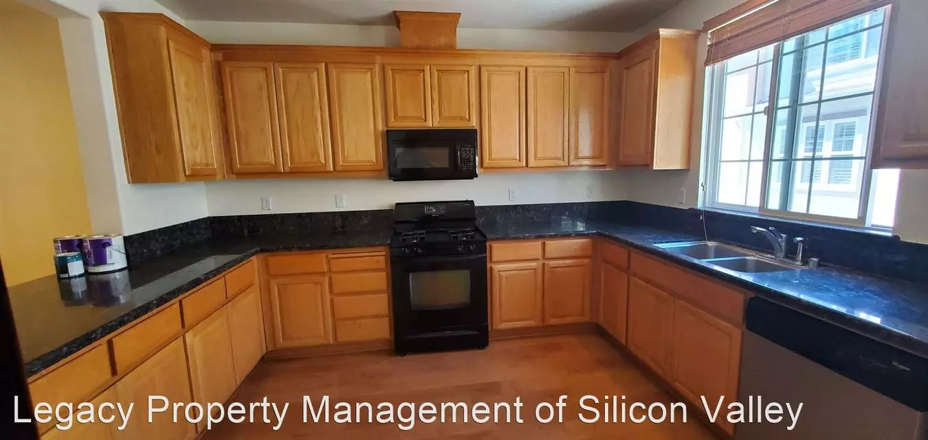 GORGEOUS 3 Bed/2.5 Bath Townhome in RIVERMARK - Santa Clara photo 5