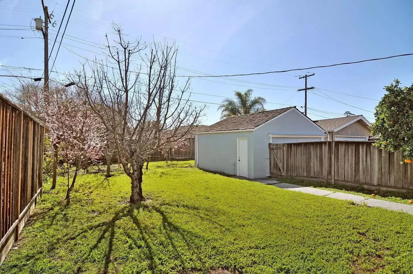 910 Poplar St photo 4