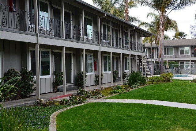 Carriage House Apartments photo 3
