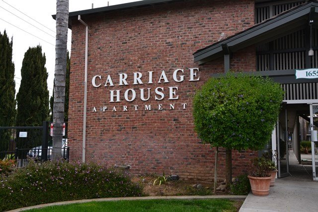 Carriage House Apartments photo 5