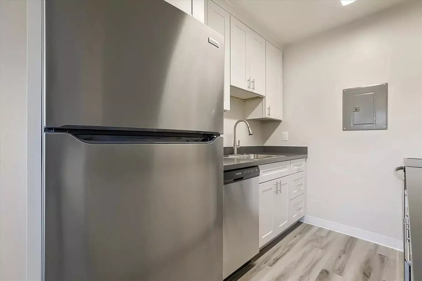 new 3745 Miramar Way photo 2