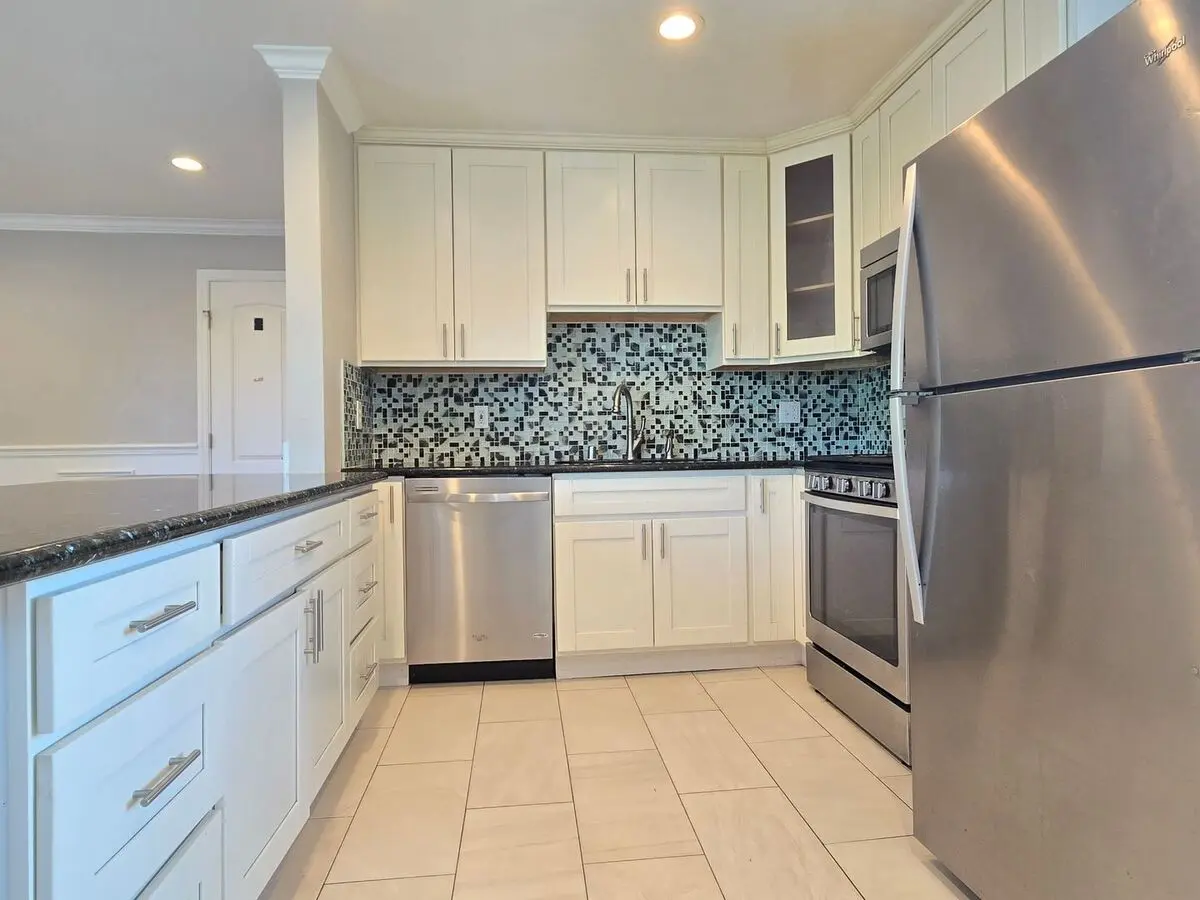 Modern 2 Bedroom Apartment In Desirable Santa Clara, Open Kitchen, Wood Floors, A/c! photo 3