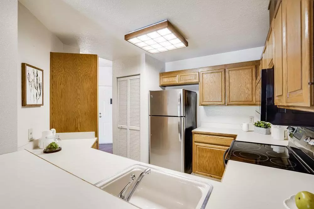 One Bedroom Spacious Condo. photo 4