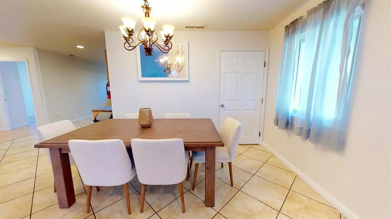 Private Bedroom in Inviting Santa Clara Home Near Apple photo 3