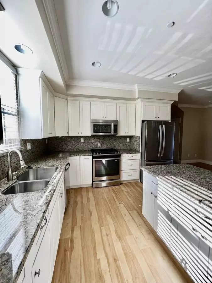 720 Harrison St photo 4