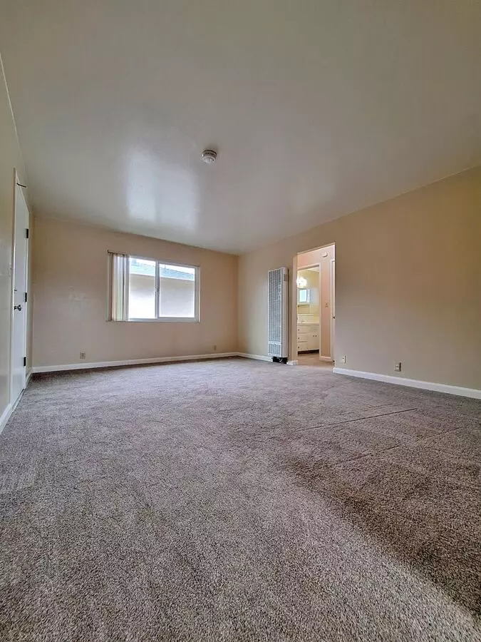 Second Floor 1bd Apartment With New Paint &amp; Floors Throughout! photo 3