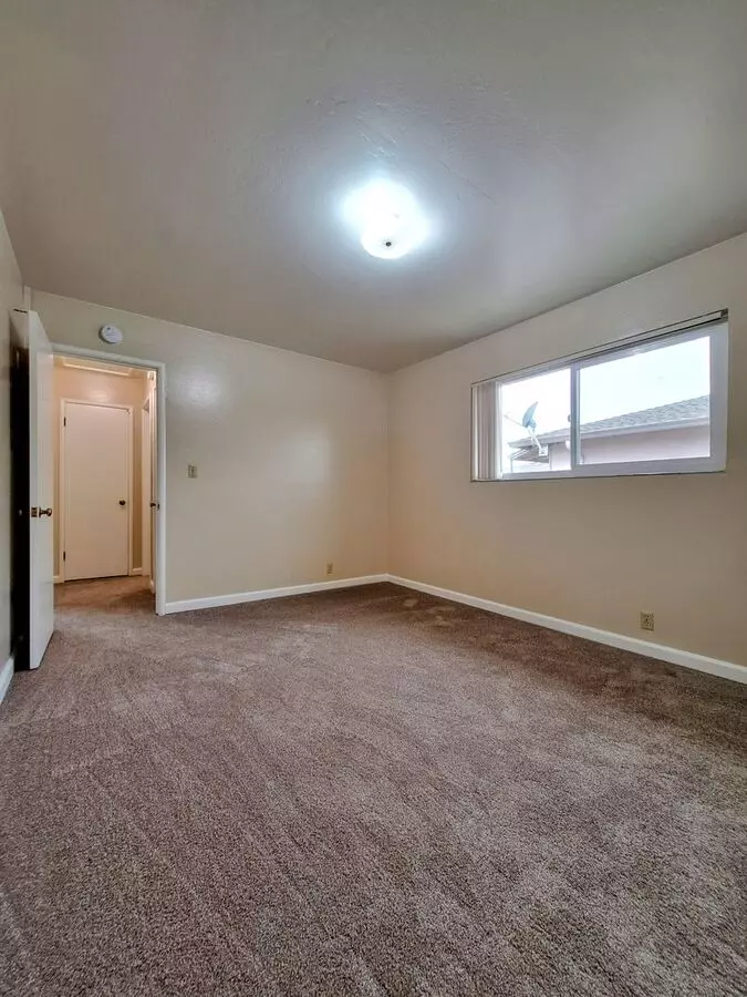 Second Floor 1bd Apartment With New Paint &amp; Floors Throughout! photo 5