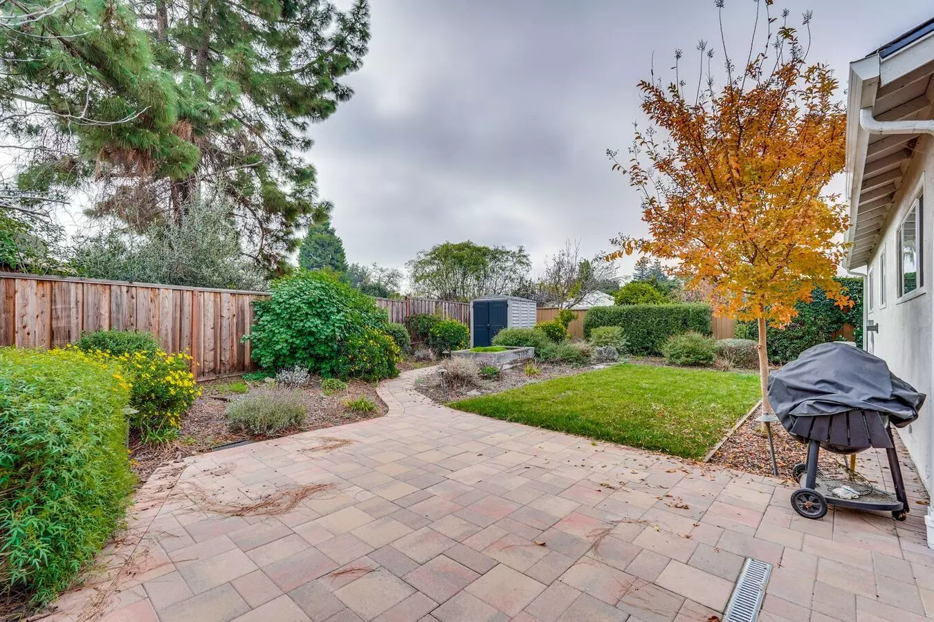 Stunning Single Family Home photo 4