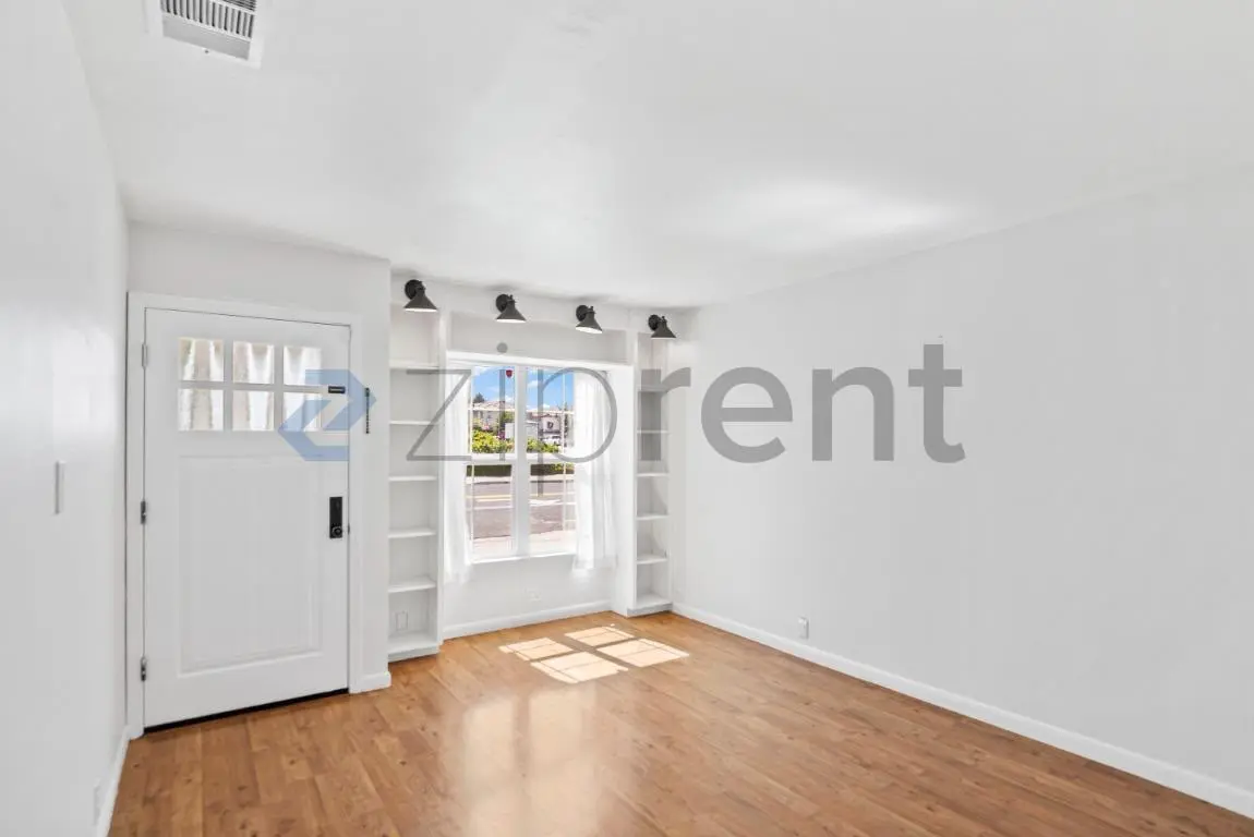 Stylish Home | Remodeled | Desirable Location photo 5