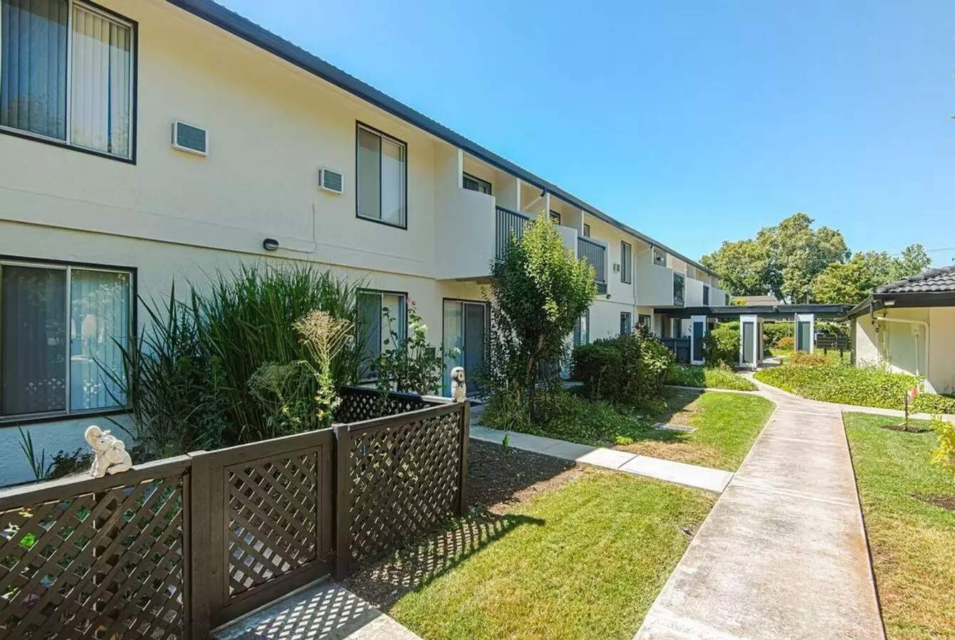 Villa Serena 55+ Rental Community photo 5
