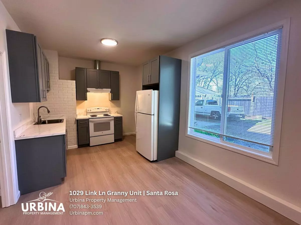 1029 Link Ln photo 3