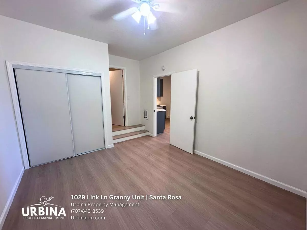 1029 Link Ln photo 2