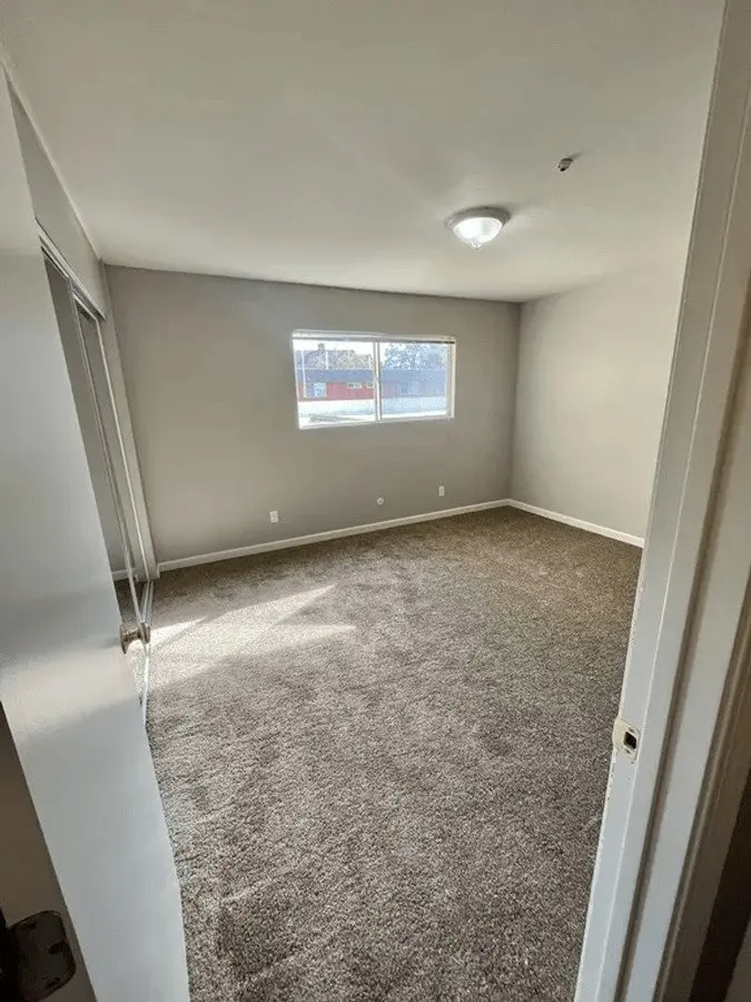 1851 Salem Ave photo 3