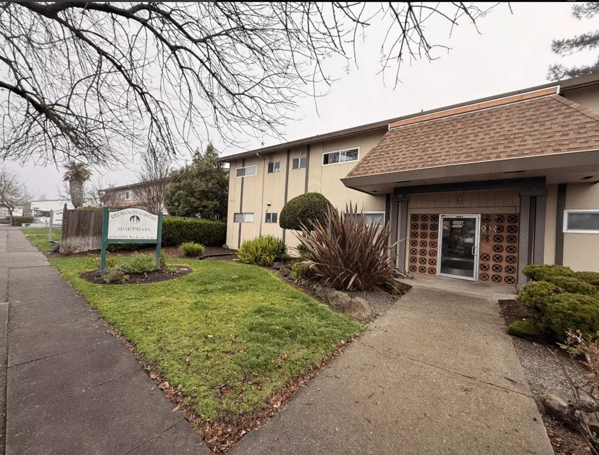 2066 Mendocino Ave photo 2