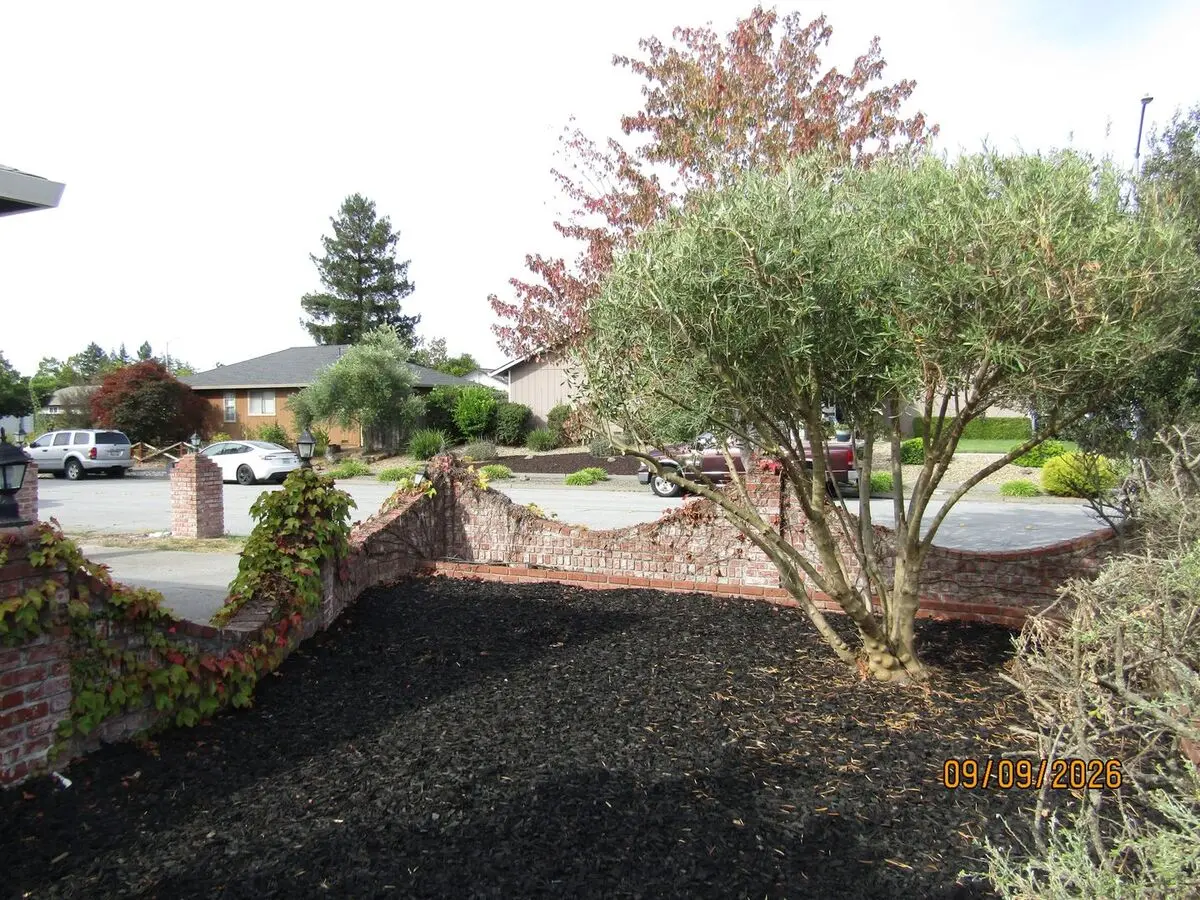 3 Bed 2 Bath Single Family Home With Solar In North West Santa Rosa! New Flooring And Paint! photo 2