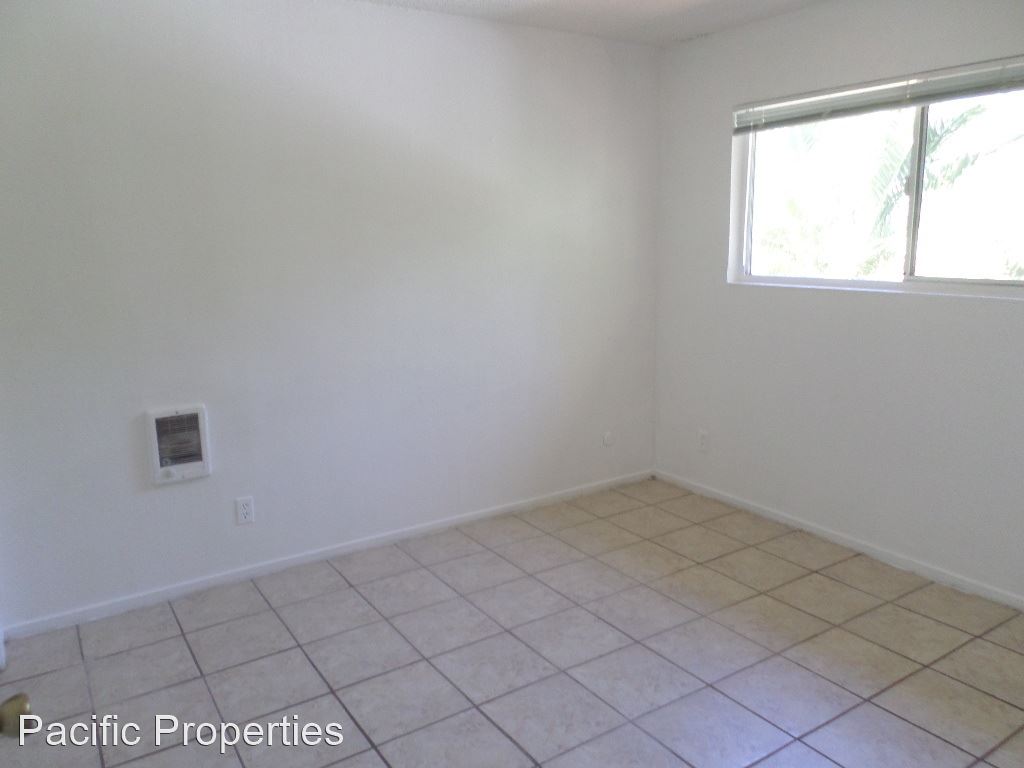 960 Sunset Ave photo 4
