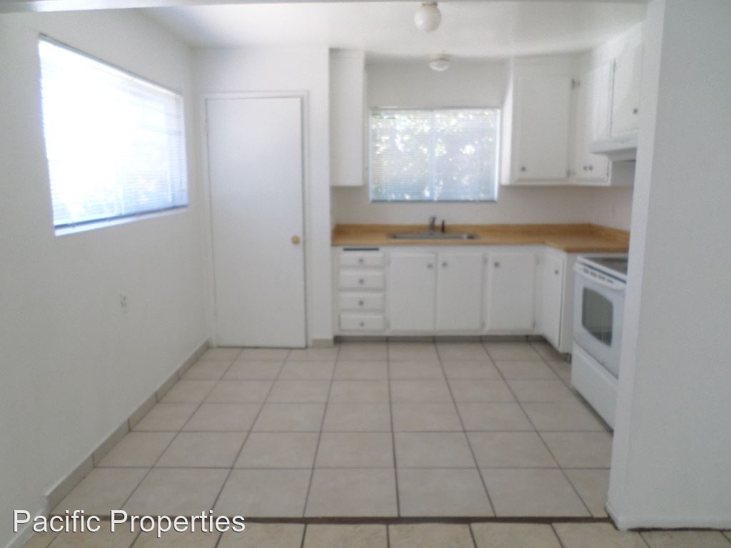 960 Sunset Ave photo 3