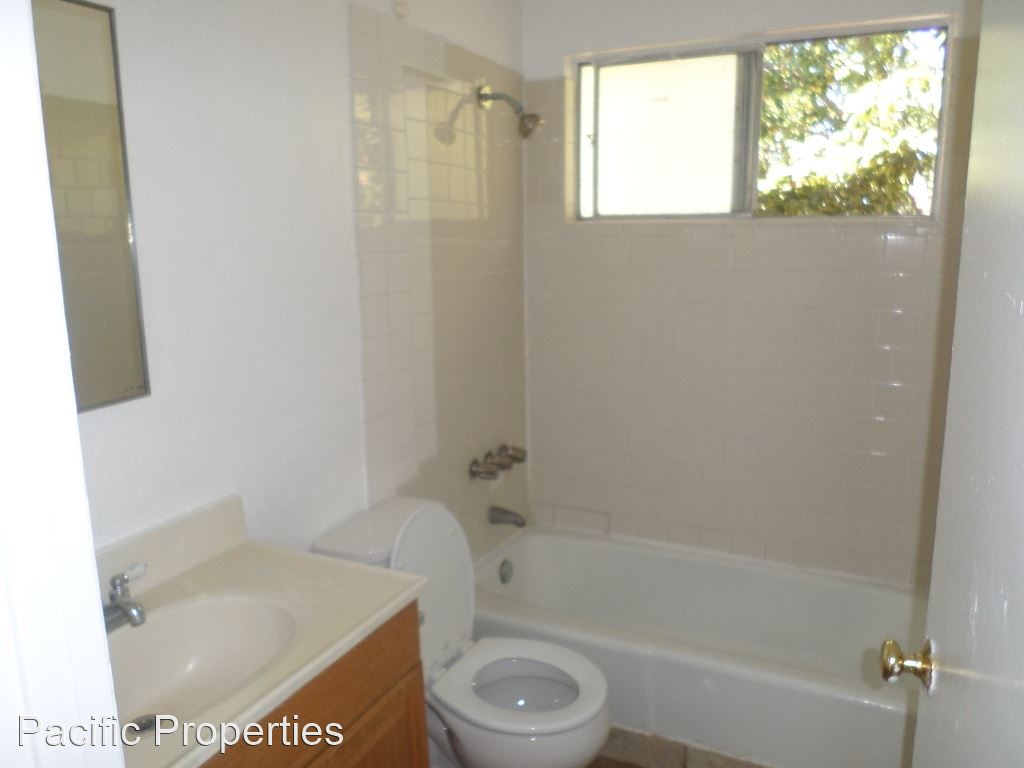 960 Sunset Ave photo 5