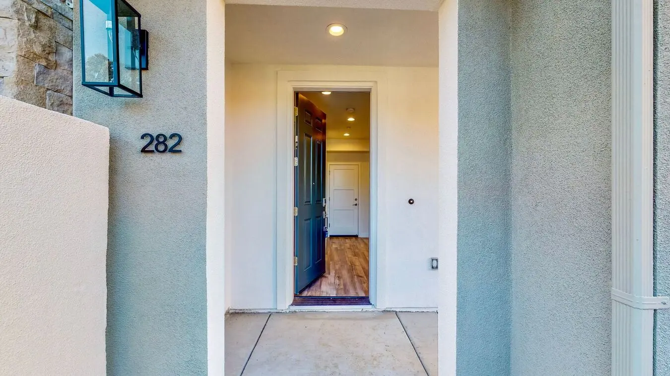 Beautiful Newly Constructed Fountain Grove 3 Bedroom 2.5 Bathroom Townhome With A/c And Solar
