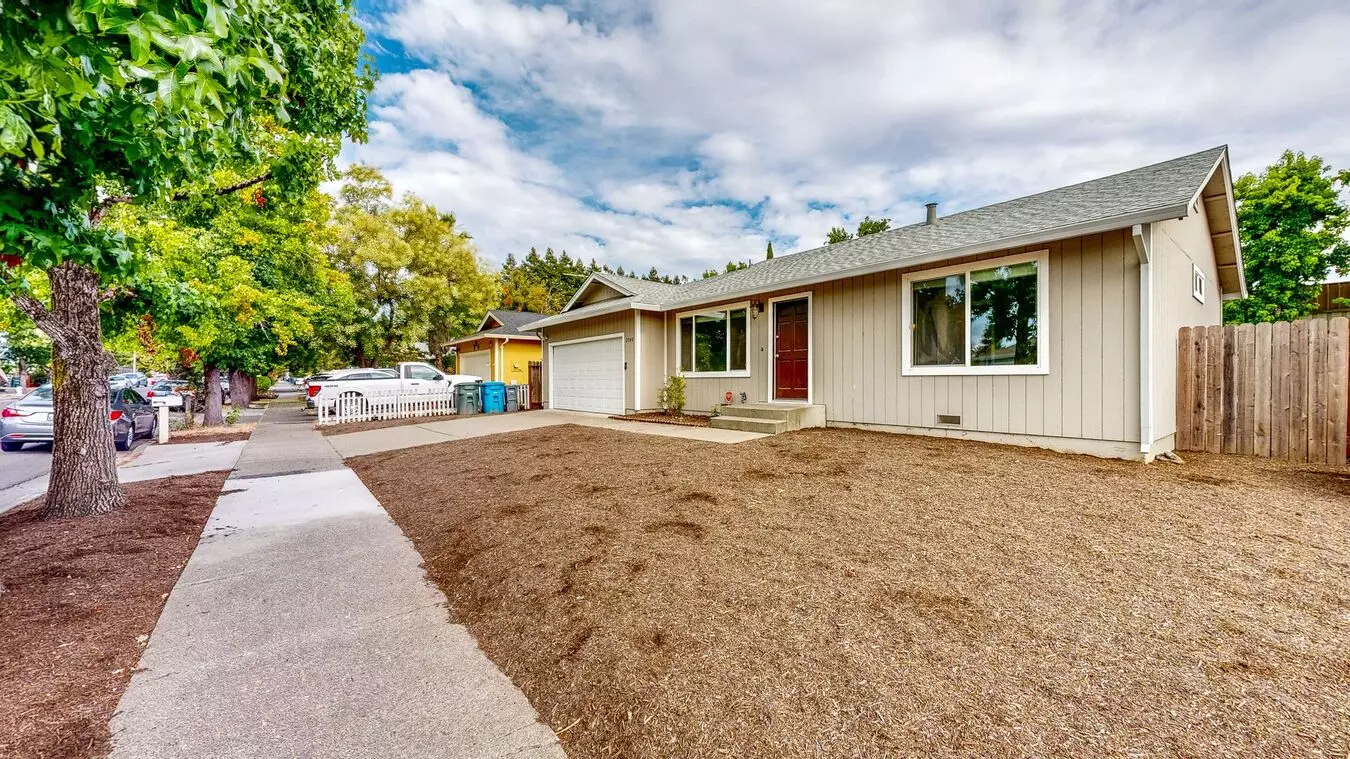 Bright 2 Bedroom, 1 Bathroom Single Family Home! Attached 2 Car Garage And Landscaping Included! photo 2