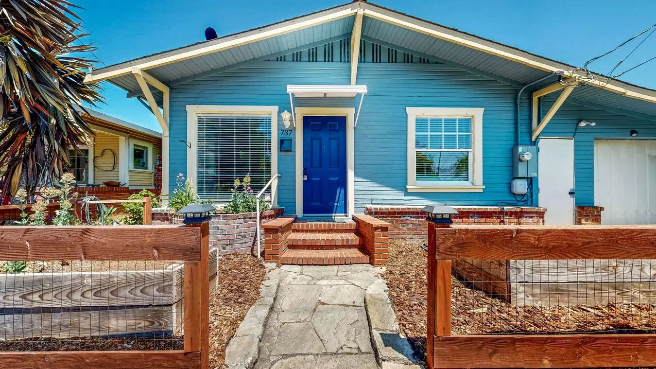 Charming 2 Bedroom 1 Bathroom Single Family Home With One Car Garage!