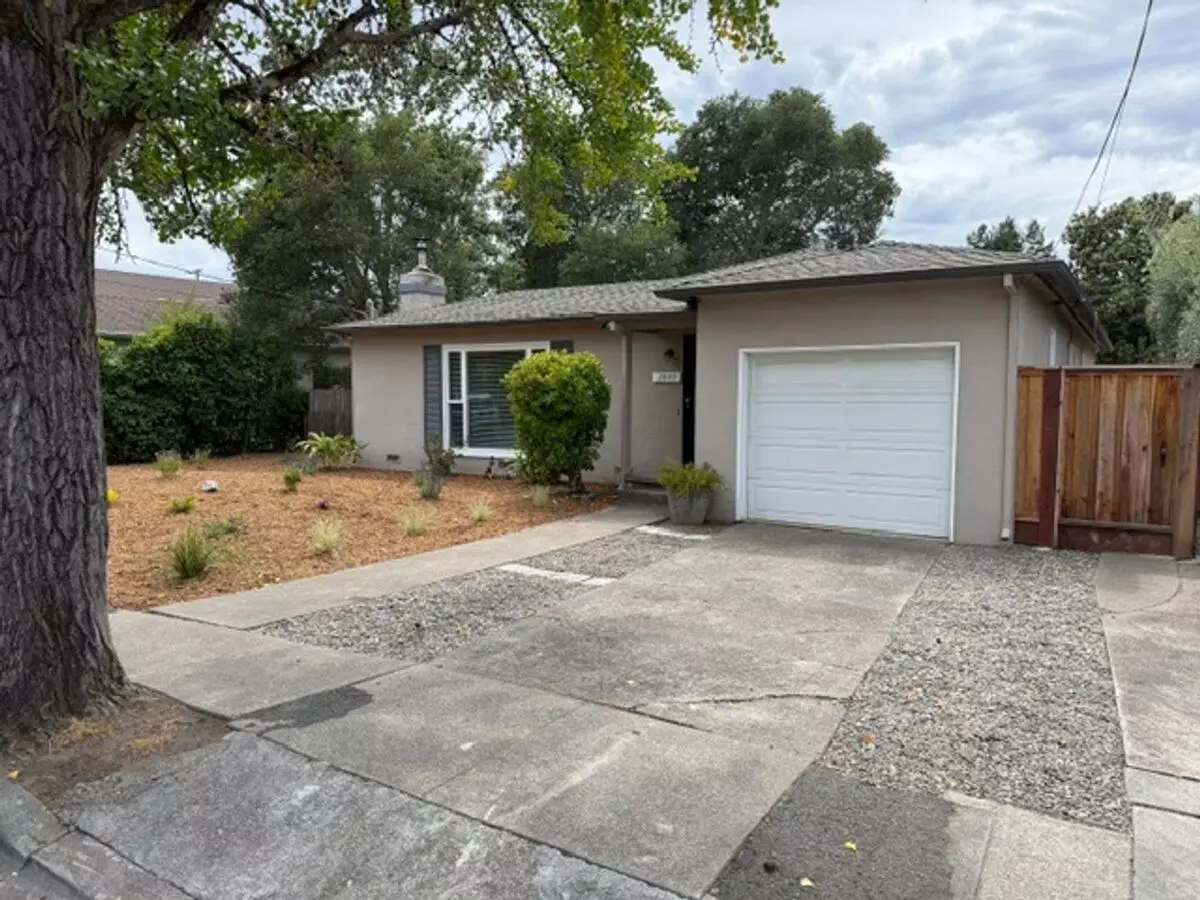 2009 Orchard St Santa Rosa, CA 95404 photo 2