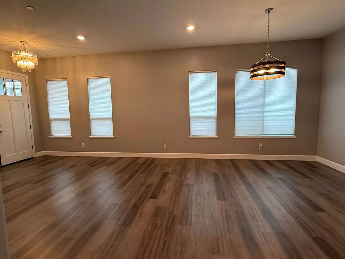 Gorgeous 4 Bedroom 3 Bathroom Single Level New Construction Home In Northeast Santa Rosa photo 5