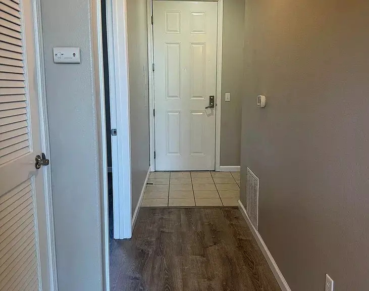 This Bedrooms: 2 Bathrooms: 1 Condo Has New Paint, photo 5