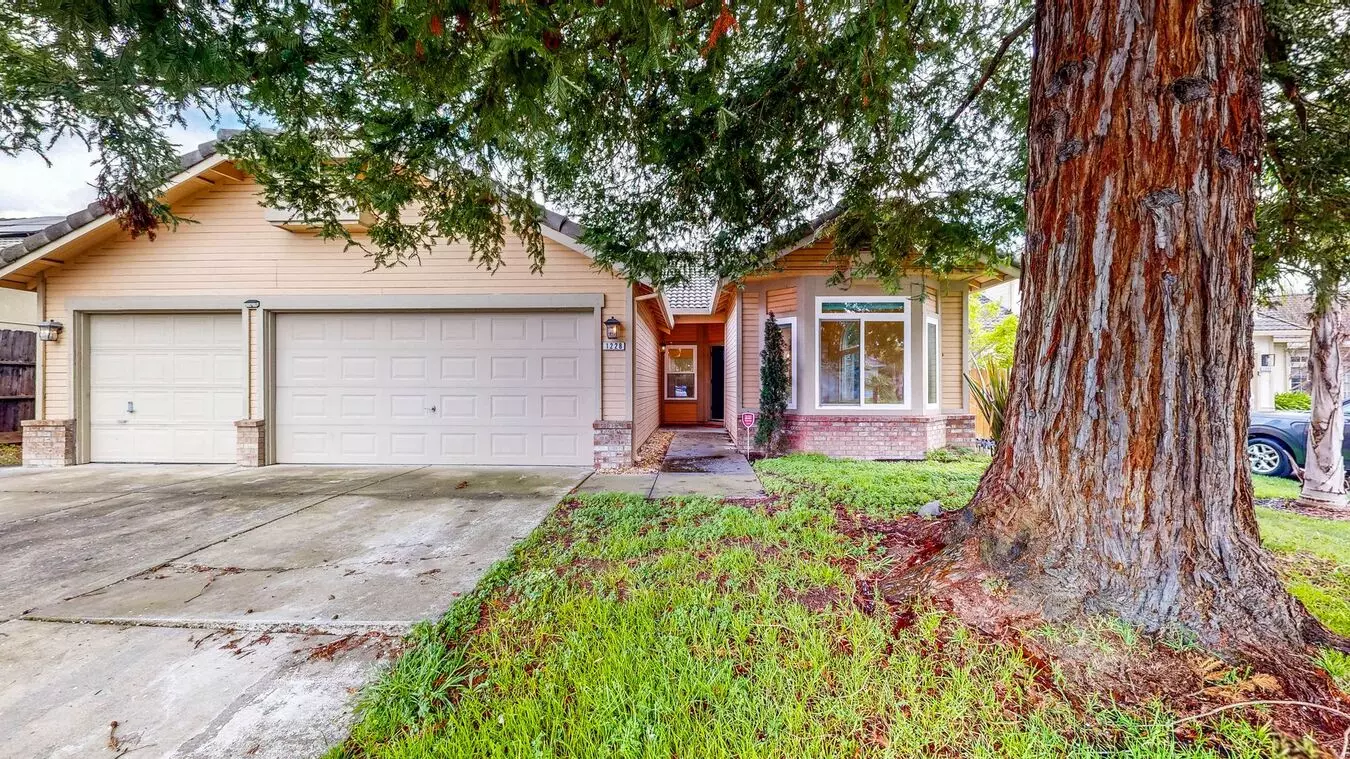 Stunning 3 Bedroom, 2 Bathroom Single Family Home! 3 Car Garage And Large Enclosed Backyard!