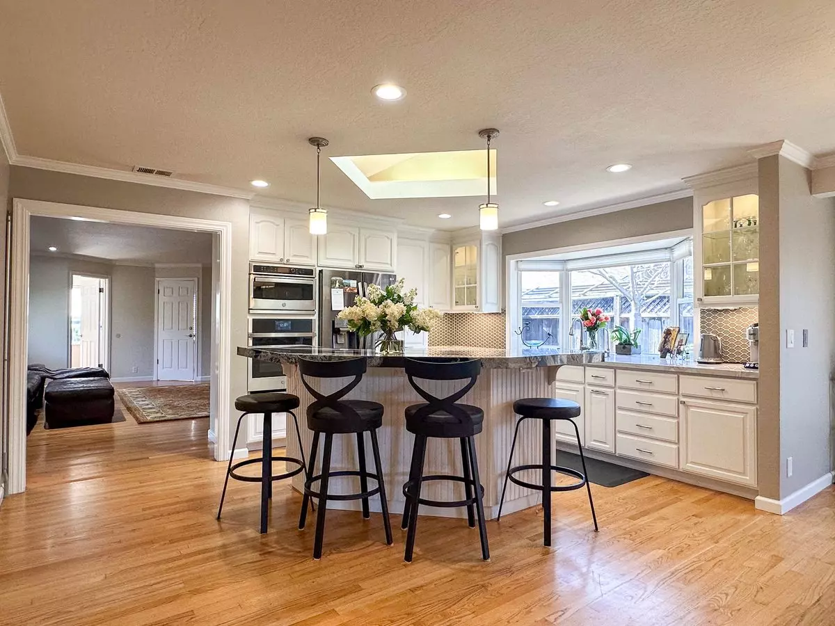 Elegant Saratoga Residence With Chefs Kitchen, Primary Suite &amp; Garden photo 3