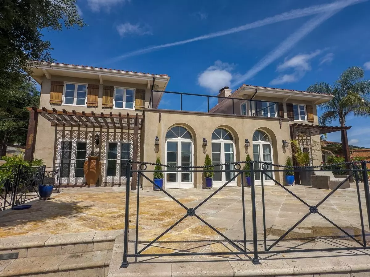5BR/5BA Single Family House on Mount Eden Rd · Saratoga