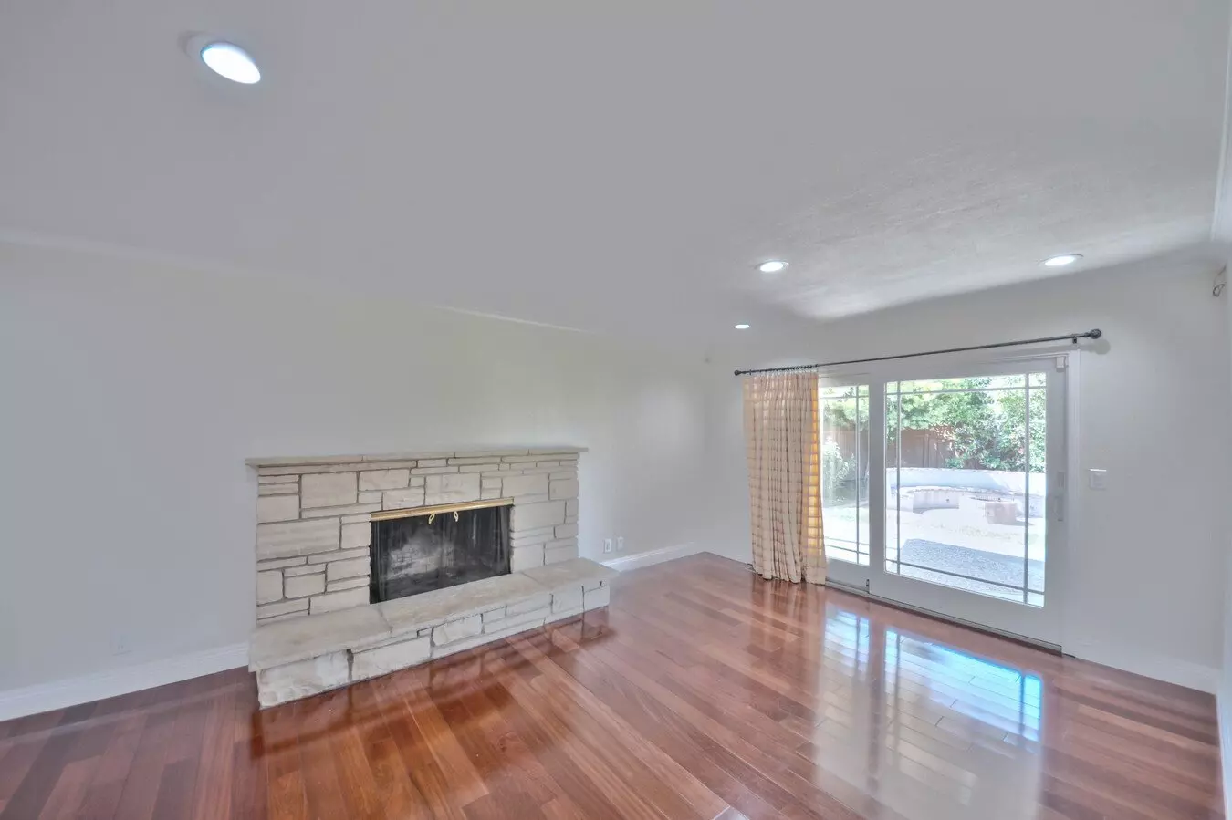 Perfectly Located 4 Bed / 2.5 Bath Available In Highly Sought Saratoga photo 3
