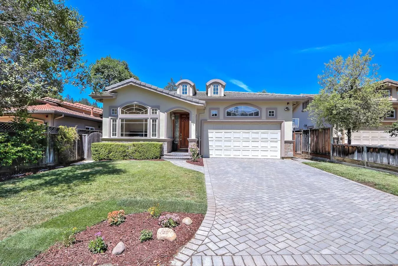 Saratoga 5 Bedrooms with Free Electricity from Solar System photo 2