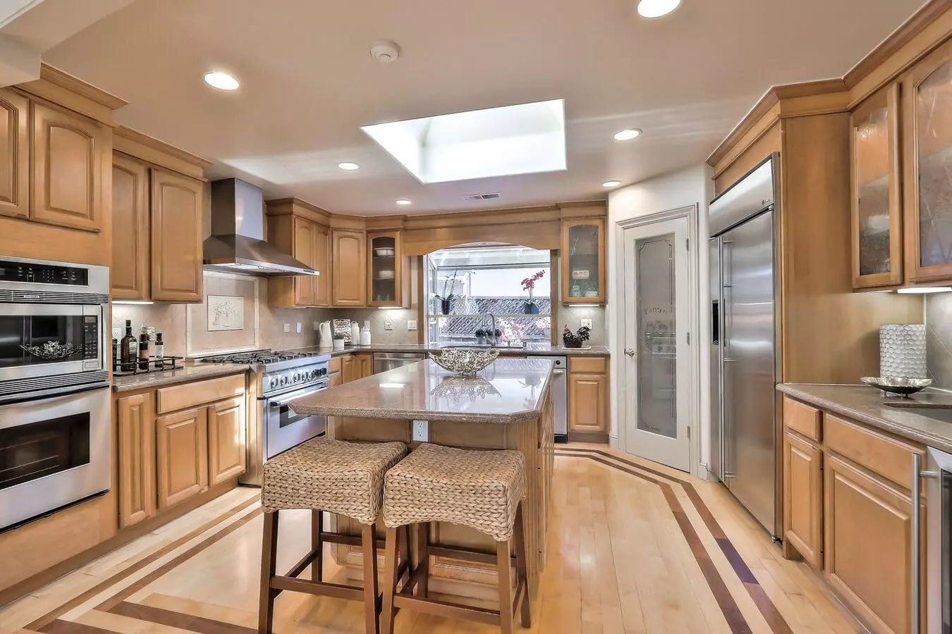 Saratoga 5 Bedrooms with Free Electricity from Solar System photo 5