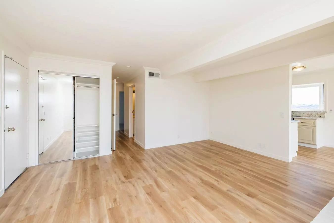 5-65 RODEO Apartments photo 2