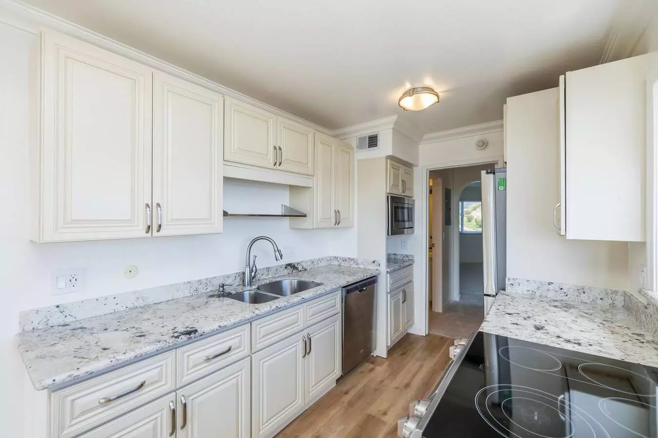 5-65 RODEO Apartments photo 4